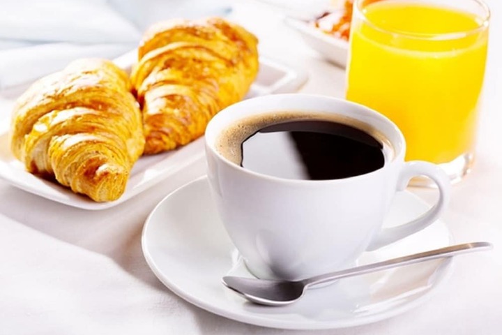 Breakfast/Coffee Service 24 of 38