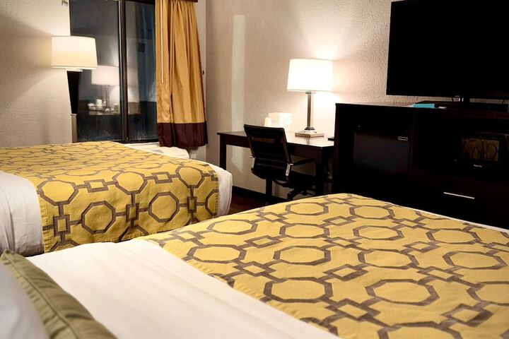 Room 9 of 14