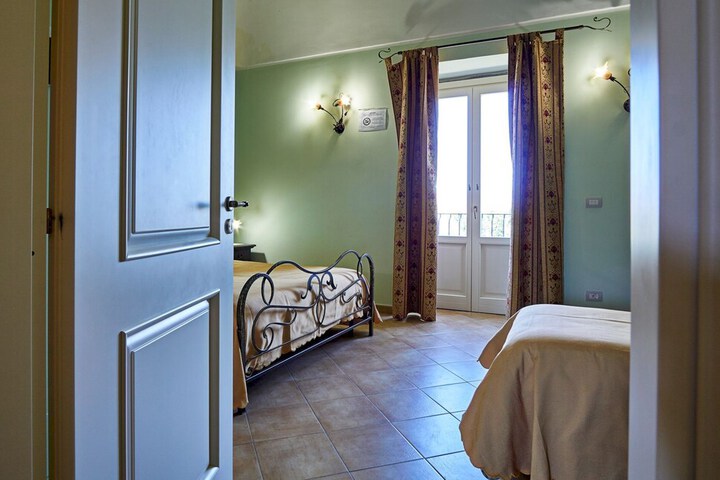 Room 27 of 91