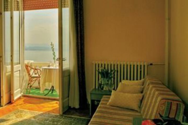 Room 16 of 18