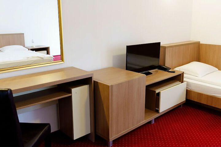 Room 28 of 191