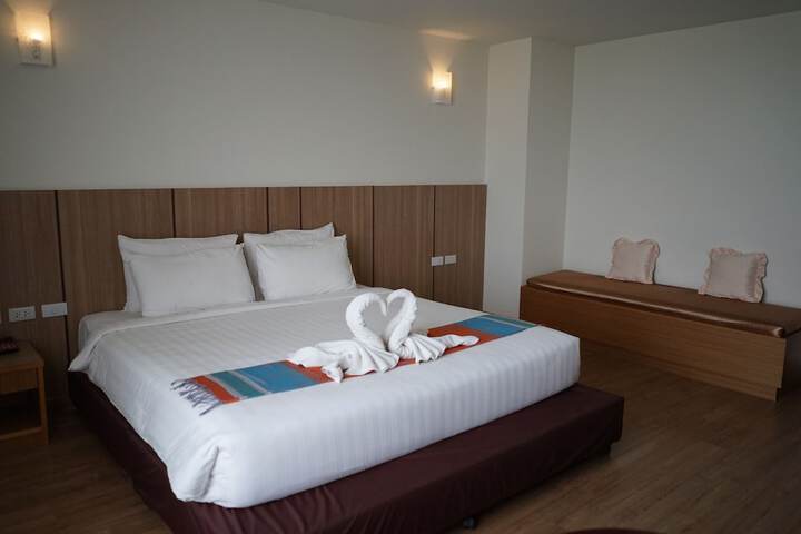 Room 6 of 37