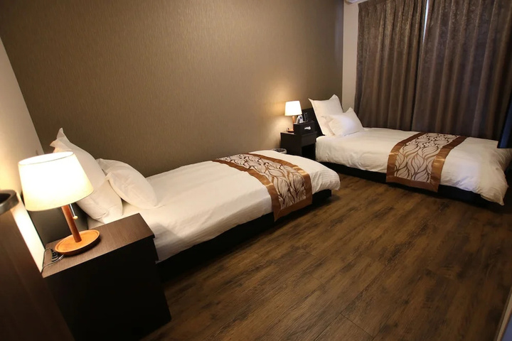 Room 5 of 22