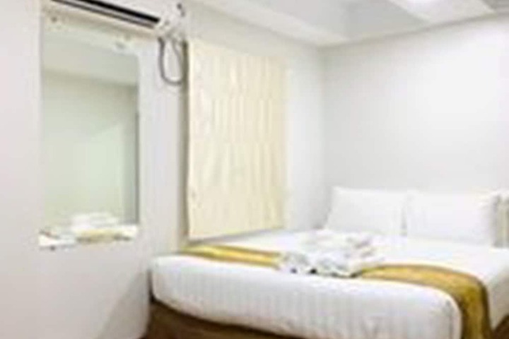Room 6 of 34