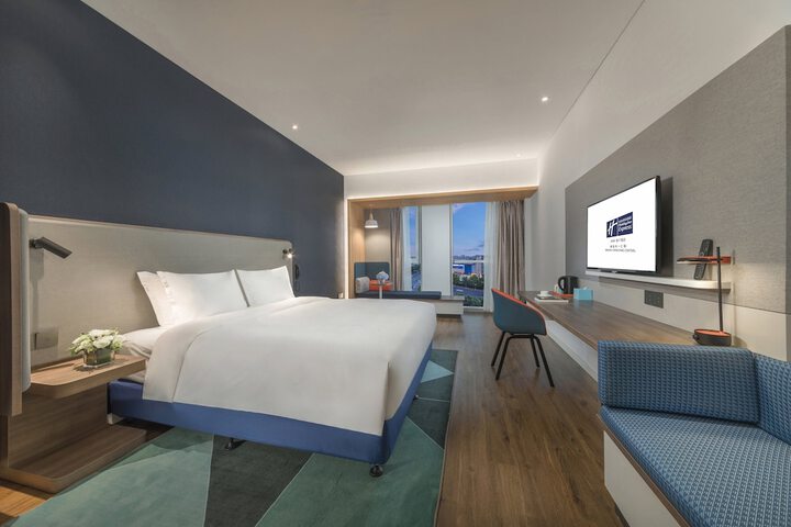 Room 4 of 66