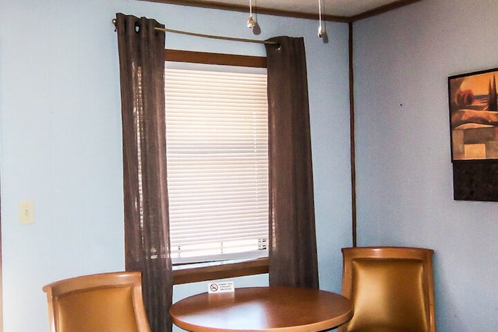 Room 34 of 83