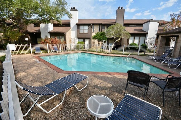 Pool 28 of 32