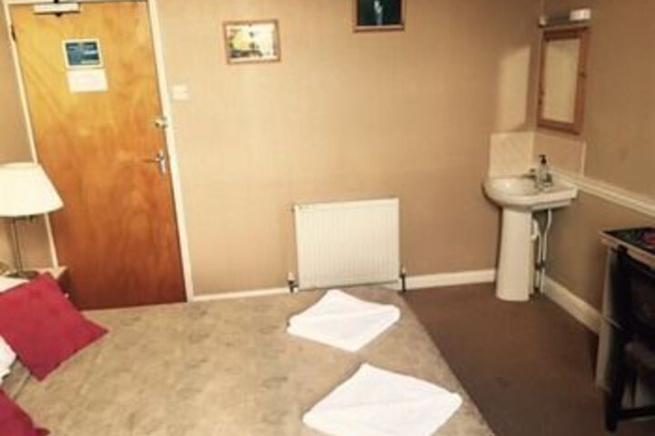Room 8 of 29