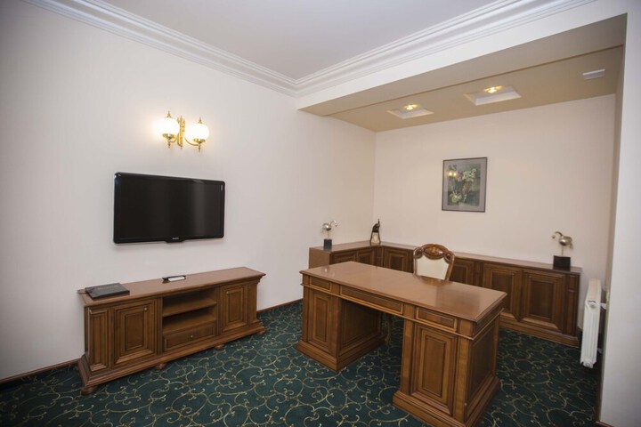 Room 13 of 141