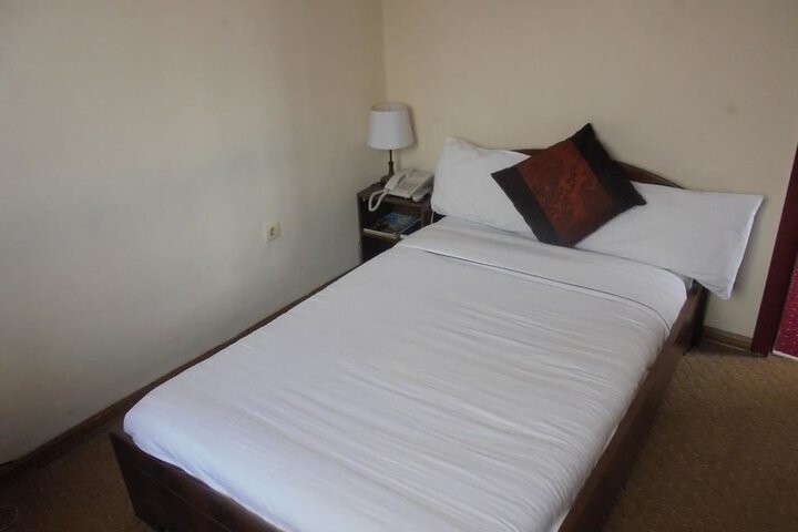 Room 6 of 24