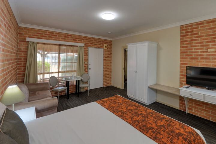 Room 9 of 43