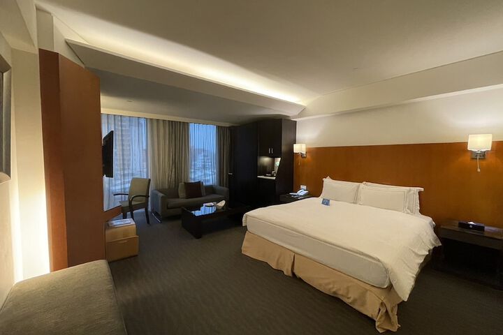 Room 6 of 137