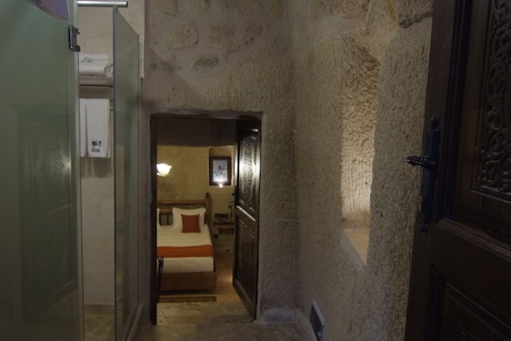 Room 72 of 116