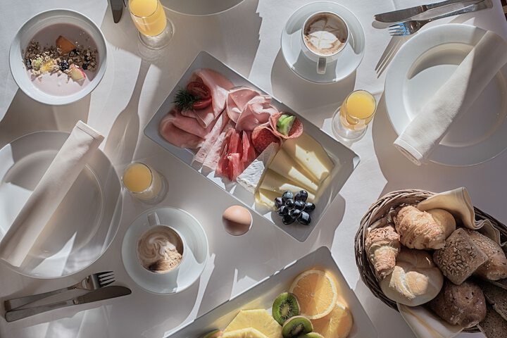 Breakfast/Coffee Service 29 of 32