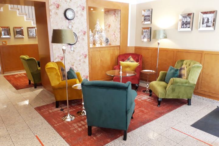 Entrance & Lobby