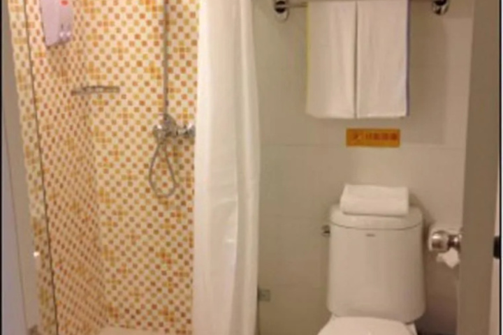 Room 8 of 12