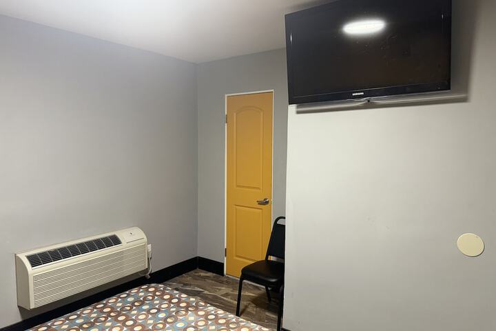 Room 3 of 8