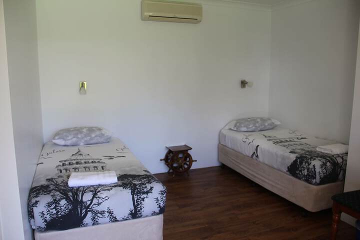 Room 4 of 65