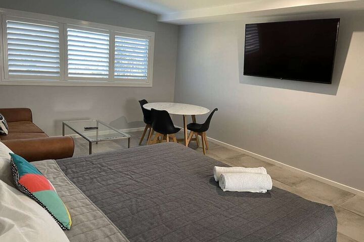 Room 6 of 22