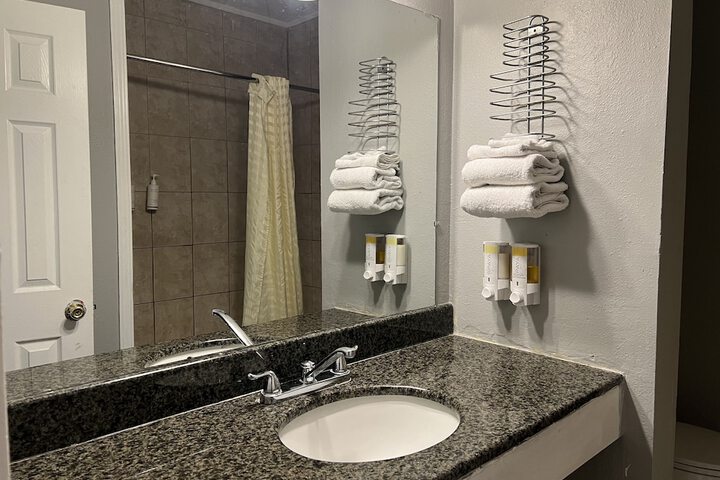 Room 6 of 7