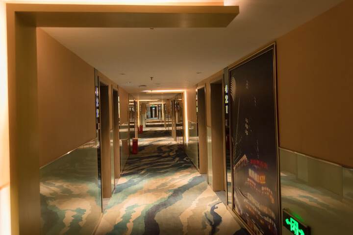 Ballroom/Hall 23 of 24