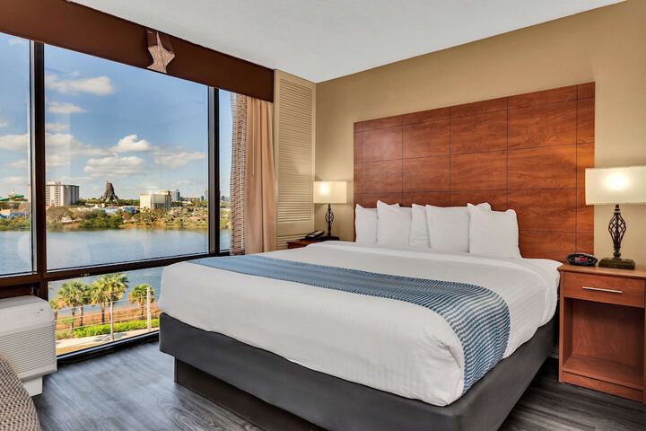 Premium Room 1 King Bed with Water View (5 of 16)