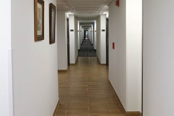 Ballroom/Hall 21 of 23