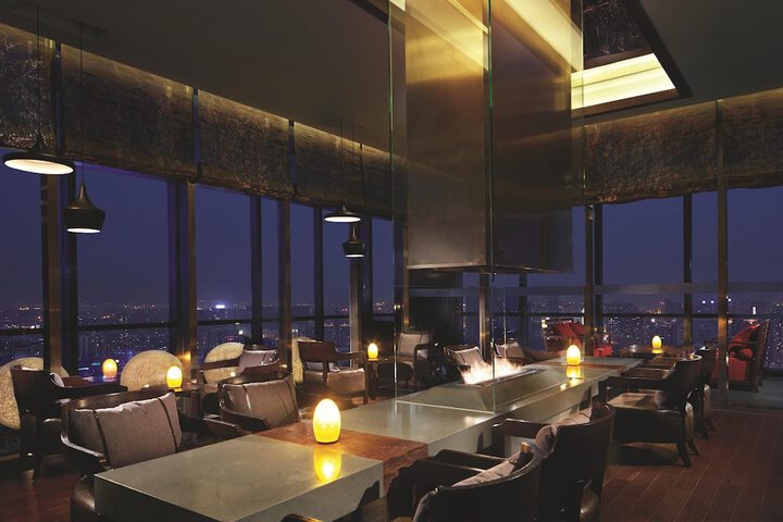 Lounge 106 of 122