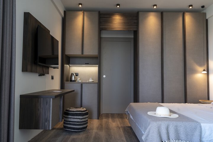 Room 18 of 157
