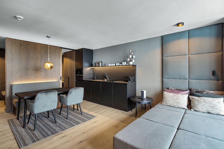 Room 72 of 132