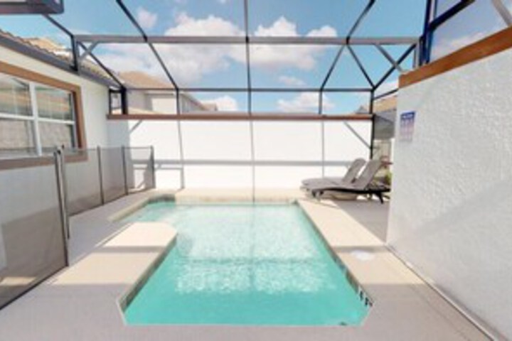 Pool 23 of 60