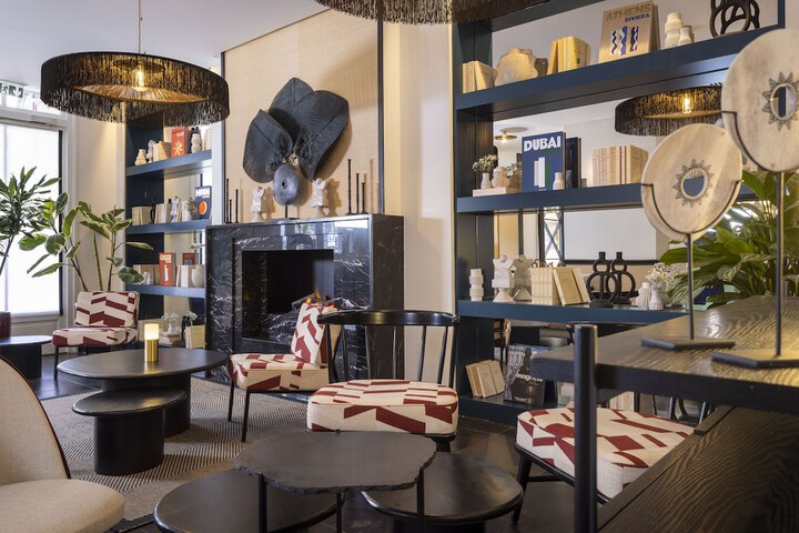 Lounge 70 of 84