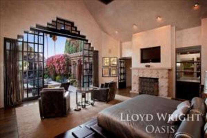 Image of 1037 - Lloyd Wright Oasis