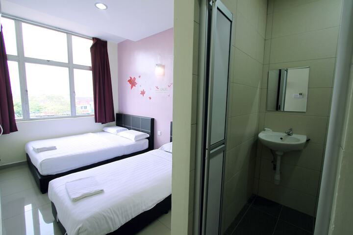Room 8 of 32