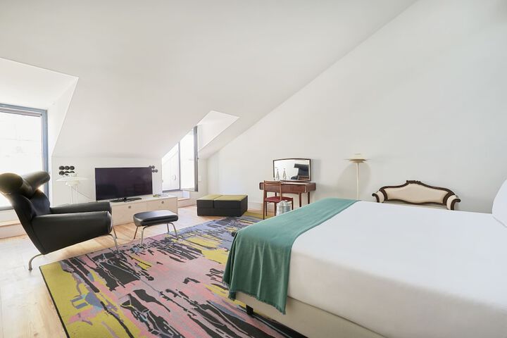 Room 10 of 65
