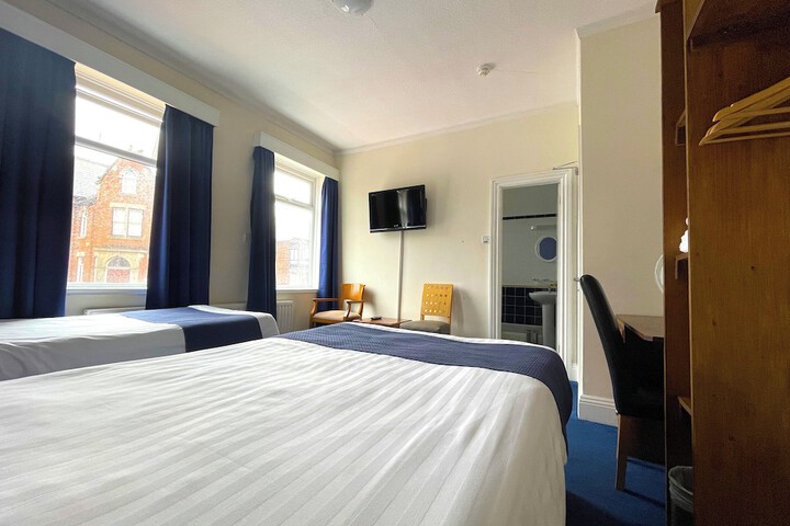 Room 44 of 208