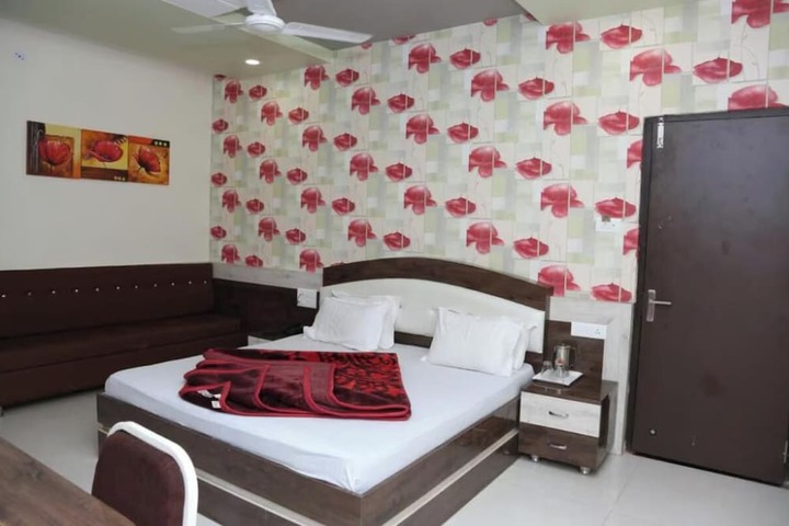 Room 3 of 7