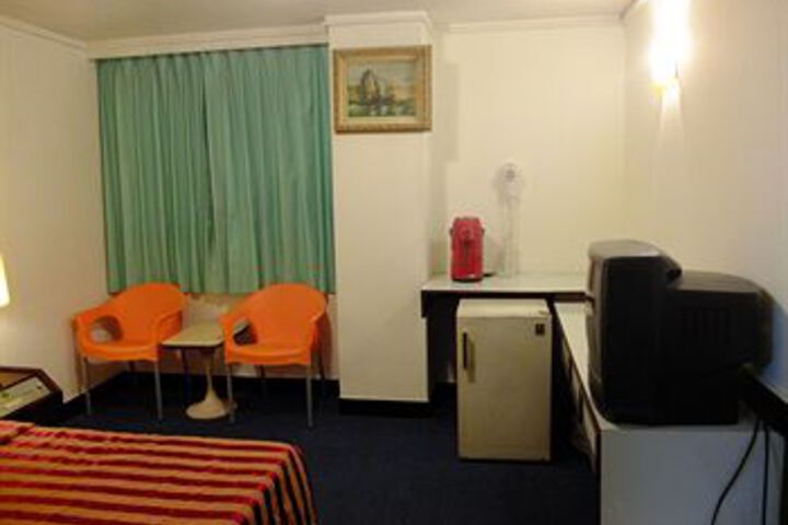 Room 8 of 19