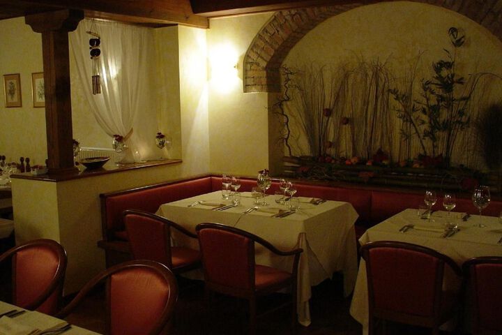 Dining 34 of 38