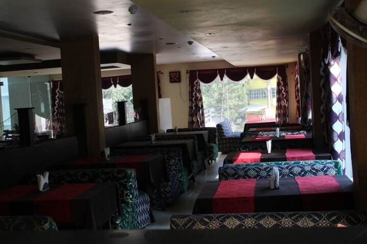 Lounge 15 of 23
