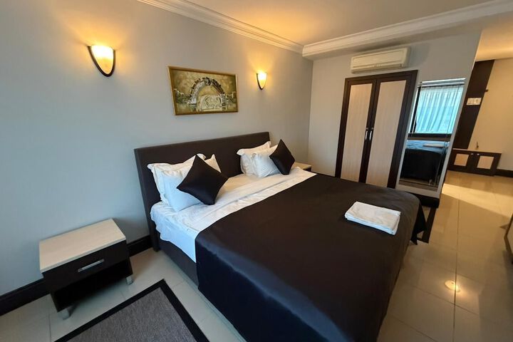 Room 34 of 94