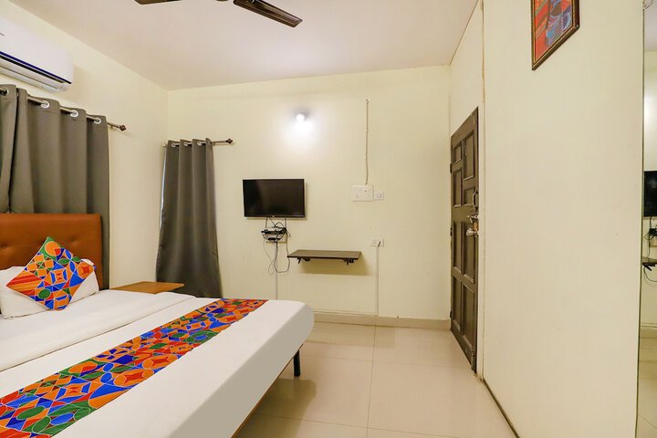 Room 15 of 28