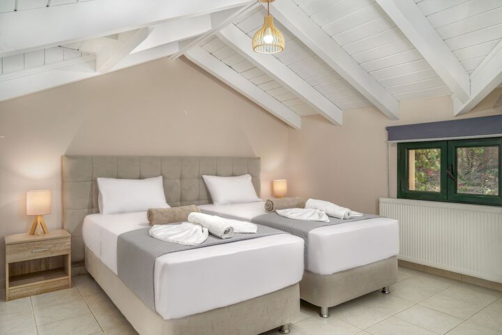 Room 3 of 72