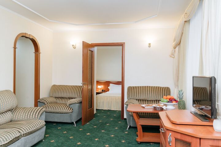 Room 28 of 100