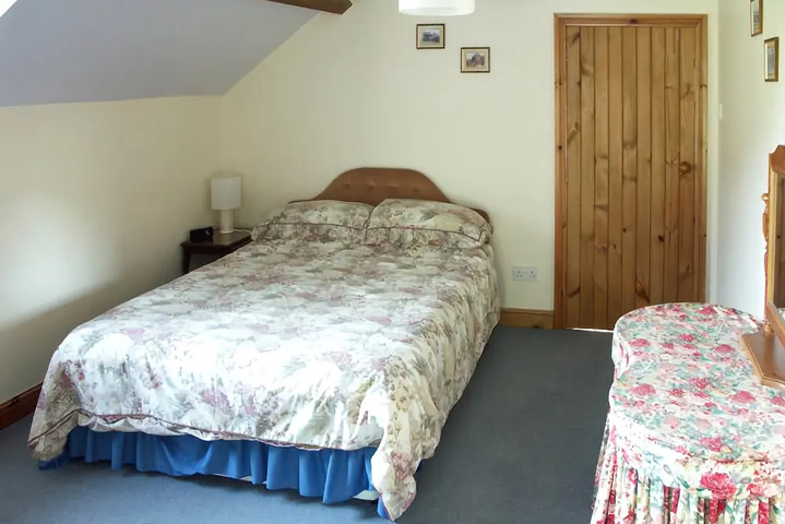 Room 2 of 8