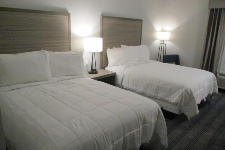 2 Queen Beds Accessible (4 of 7)