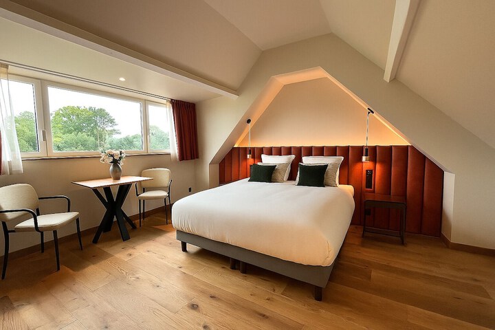 Room 2 of 15