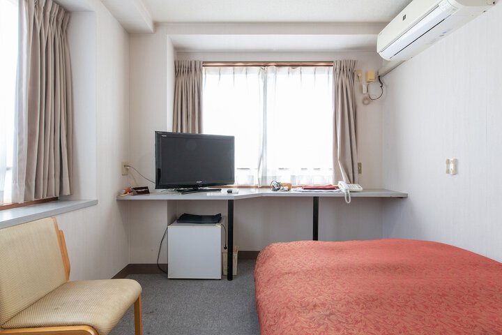 Room 33 of 64