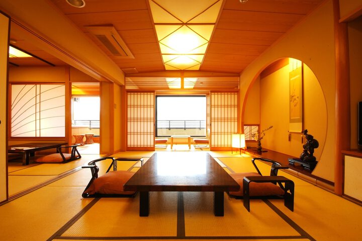 Room 3 of 128