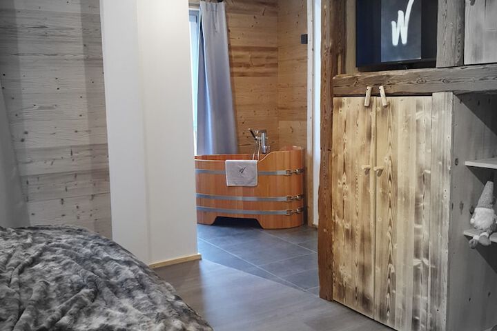 Room 3 of 131